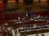 Basta indennità ai deputati arrestati