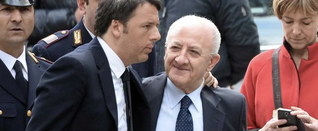 Renzi e De Luca, tarantella e legalità. Non guardarmi, non ti sento.