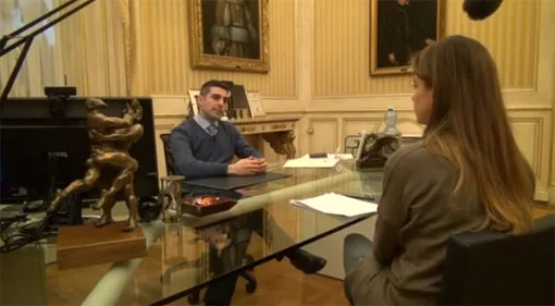 Intervista integrale Pizzarotti a Servizio Pubblico