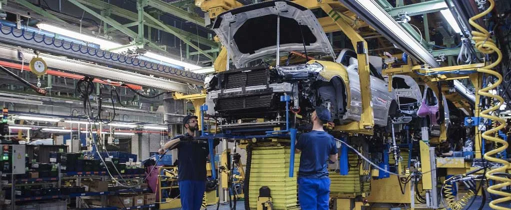 Il Paese crolla e il bomba spara balle