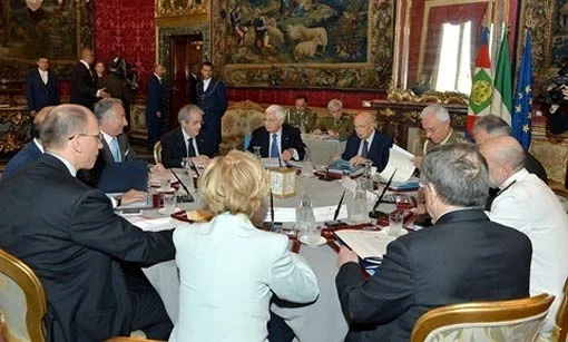 Gli F35 bombardano il Parlamento
