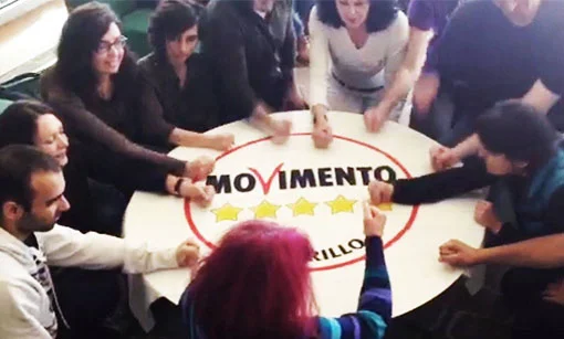 Inno M5S per le Europee: #PugniSulTavolo