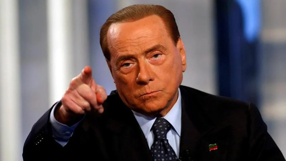Berlusconi copia il reddito di cittadinanza... dopo averlo ostacolato per anni