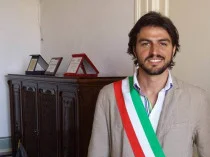 Il sindaco M5S che rinuncia allo stipendio per 6 mesi #esempio5stelle