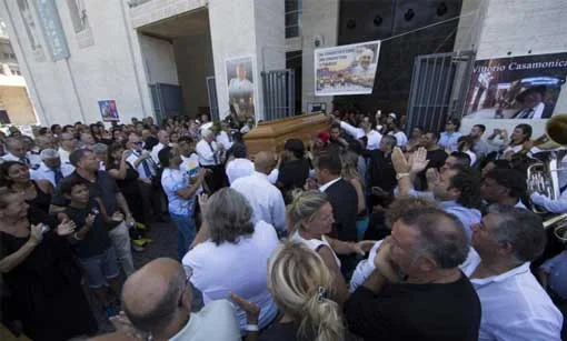 Il funerale della politica