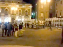 Crocetta, l'uomo che parla ai manifesti