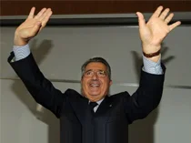 Banche e governo salvano De Benedetti