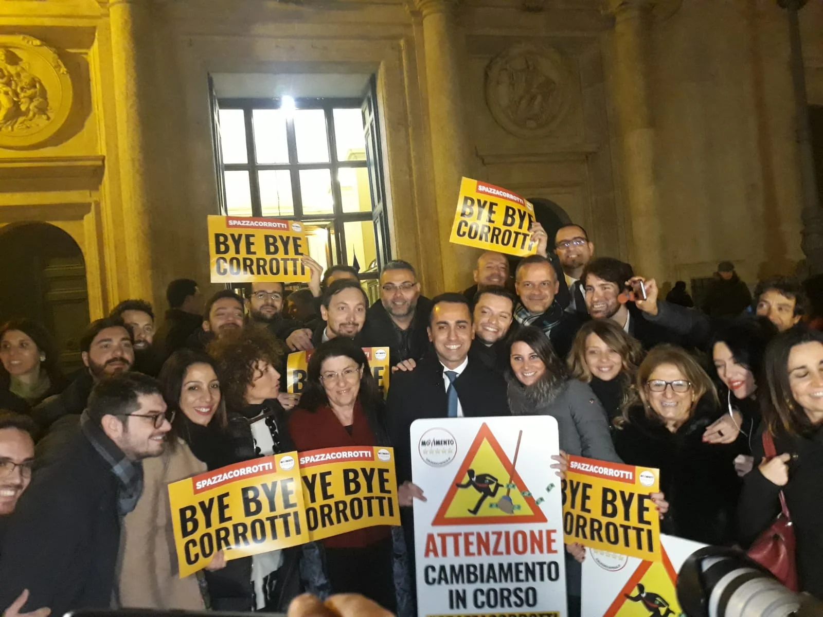 Lo SpazzaCorrotti è legge #ByeByeCorrotti