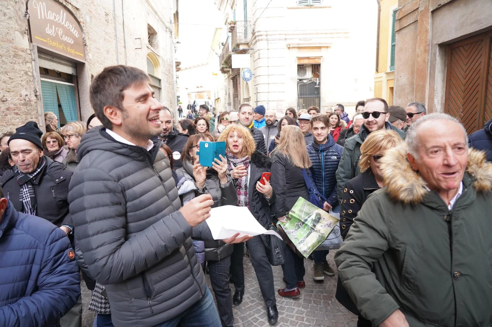 È tempo di tagliare gli stipendi ai conduttori RAI strapagati