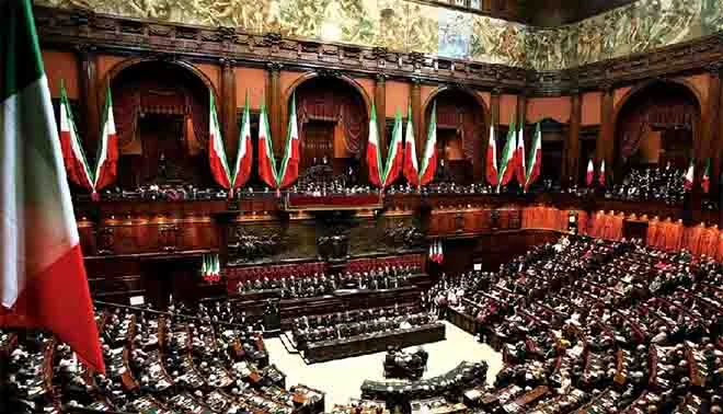 Taglio 345 parlamentari, il PD accampa scuse per non mollare l'osso: le poltrone
