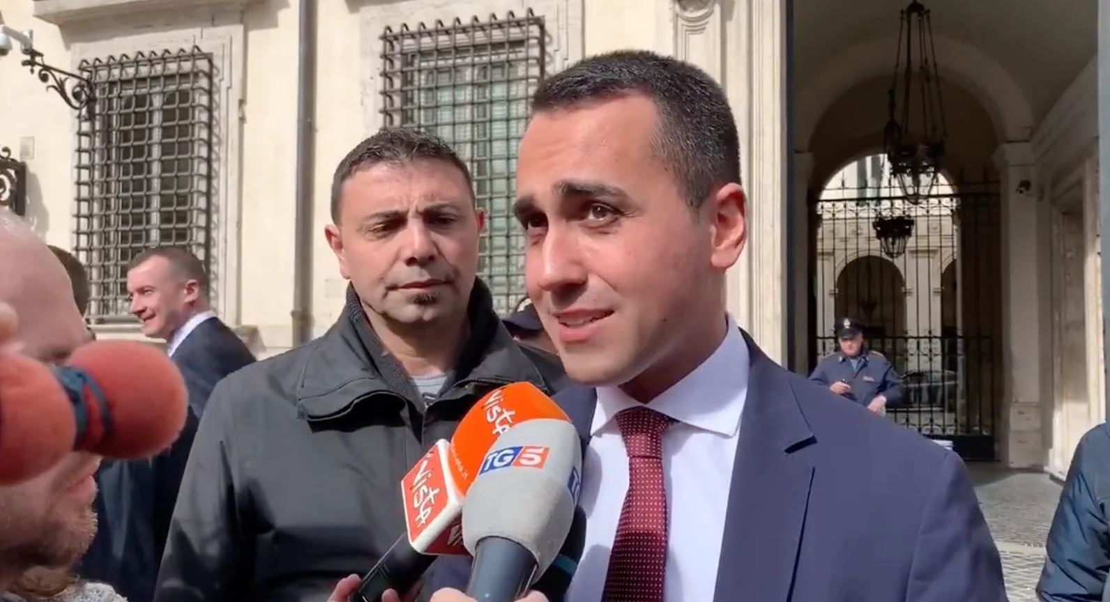Noi pensiamo ai sardi: più lavoro meno privilegi