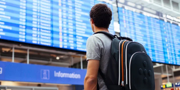La "lost generation" dei giovani emigrati italiani: perché serve una legge sul salario minimo