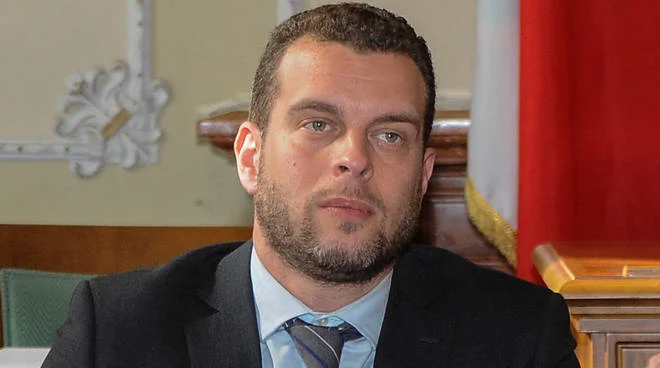 Abiti usati, una miniera d’oro spesso in mano alla camorra