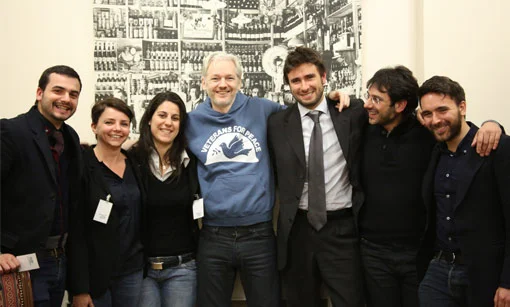Il M5S incontra Julian Assange