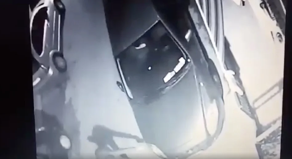 La mafia di Avola minaccia il M5s: incendiata l'auto del nostro candidato