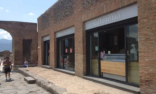 Pompei tra pomodori e autogrill