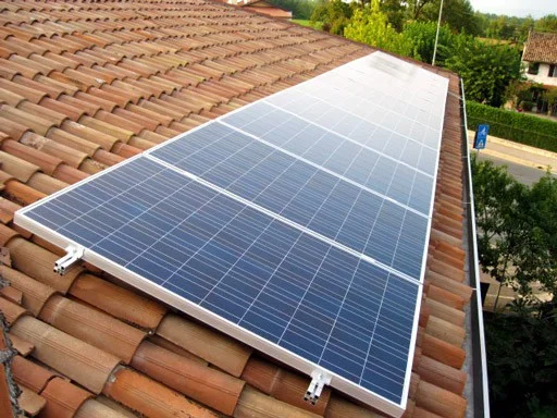 100 impianti fotovoltaici per le famiglie più disagiate